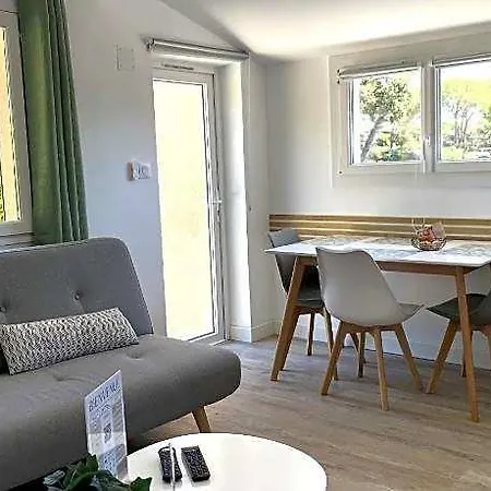 L'auguiere Est, Maisonnette Sans Vis-a-vis Et Au Calme Avec Vue Sur Les Vignes Hotel Hyeres