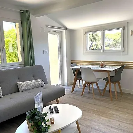 L'auguiere Est, Maisonnette Sans Vis-a-vis Et Au Calme Avec Vue Sur Les Vignes Hotel