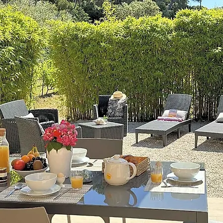 L'auguiere Est, Maisonnette Sans Vis-a-vis Et Au Calme Avec Vue Sur Les Vignes Hyeres